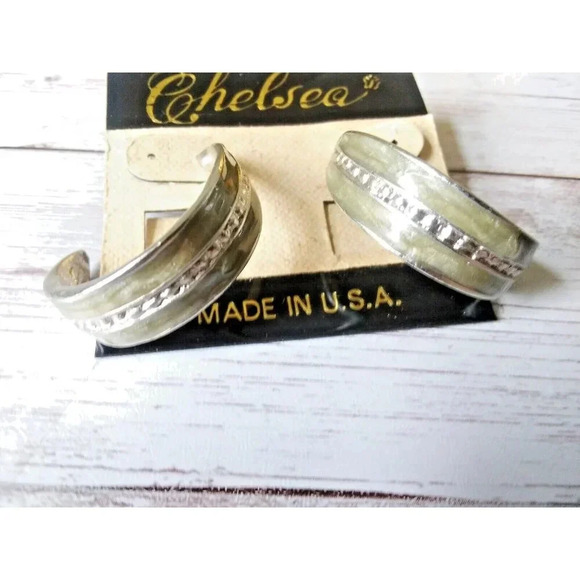 NWT Vintage 1980s Half Hoop Gray and Silver Plated Earrings - Picture 2 of 6